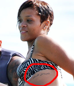 Rihanna - tatouage Arabe
