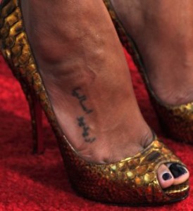 Zoe Saldana's Arabic tattoo on her foot